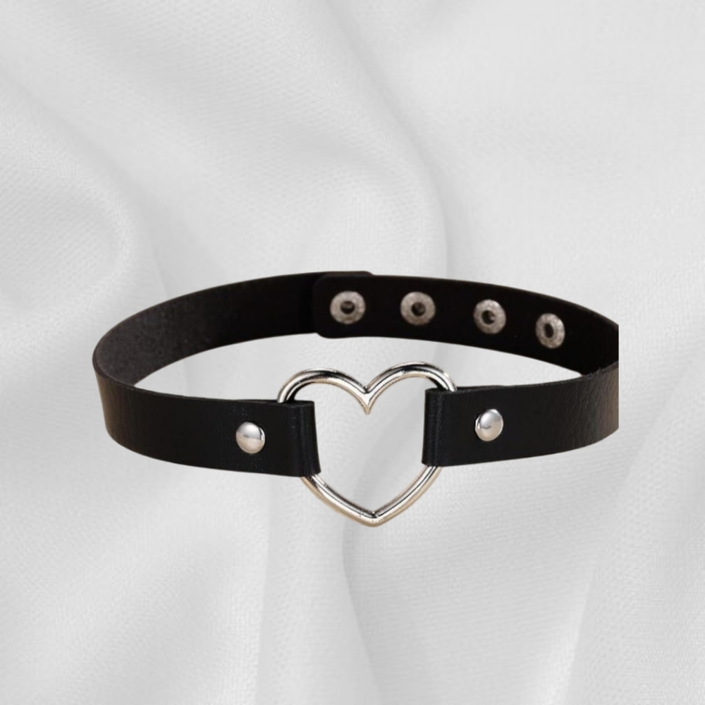 Black Choker with a Metal Silver Heart - Picture 5 of 5